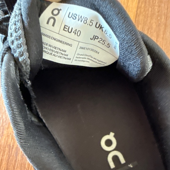 On women's Cloudrunner 2 Running Shoes - Picture 6 of 6